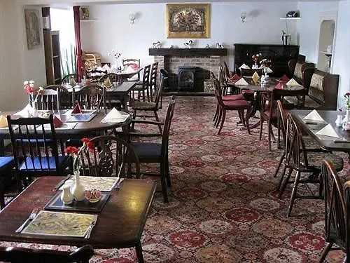 The Boars Head 3* Long Preston