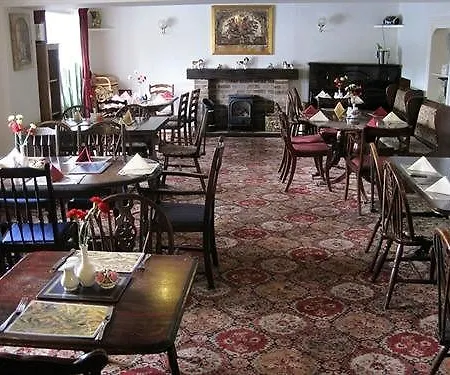 The Boars Head 3* Long Preston